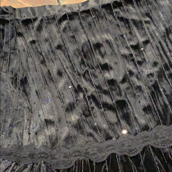 Black skirt with scattered sequins - Picture 3 of 5